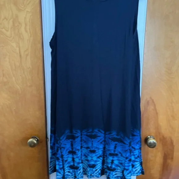 Navy Blue Sleeveless Top - Picture 3 of 3